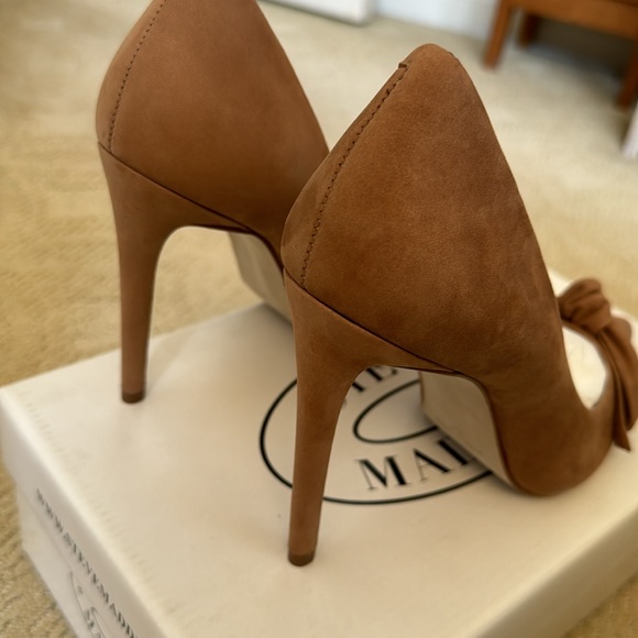 NWT Steve Madden Token Pumps in camel Nubuck. Size 7. - Picture 7 of 9